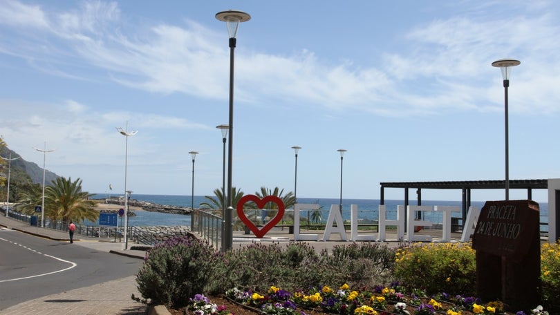 Imagem de Ponto de testagem na vila da Calheta
