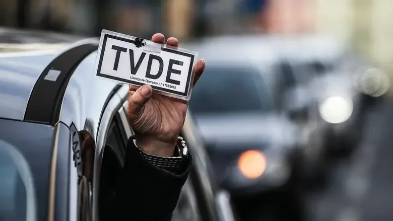 Autoridade dos Transportes defende celebração de contratos entre operadores TVDE e motoristas