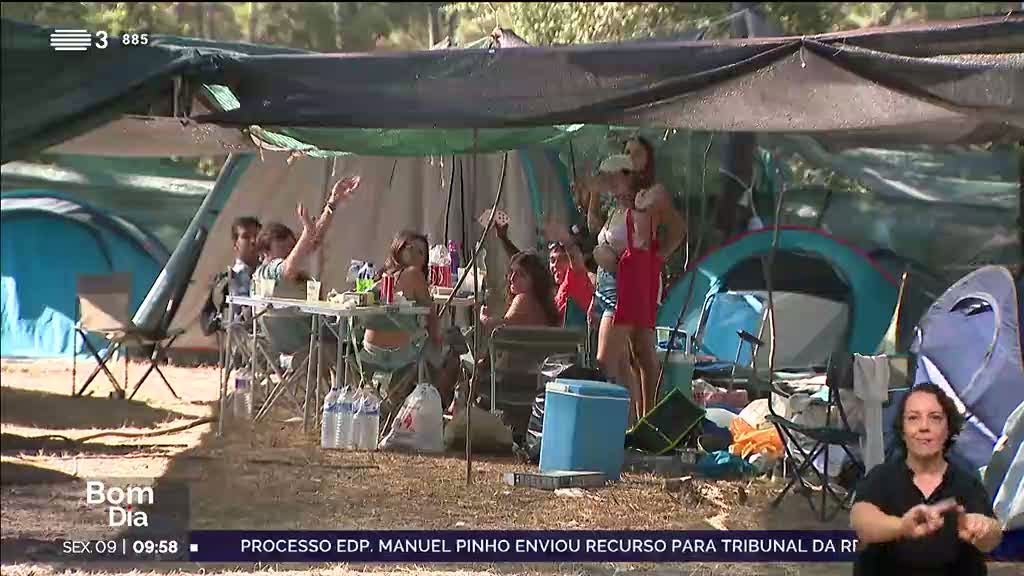 Seis mil e quinhentas pessoas acampam no Sudoeste. O dia é para o funk de Anitta