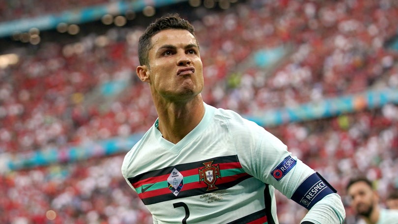Ronaldo já tem mais dois golos do que Platini em Europeus