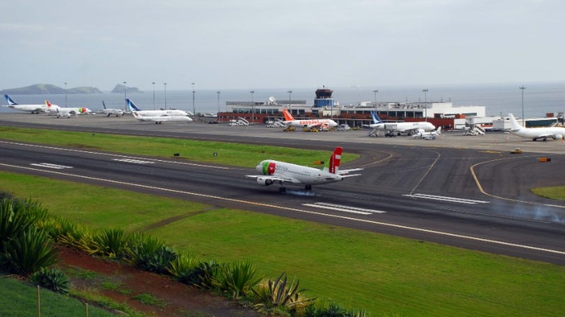 Passageira oriunda do Reino Unido que já foi vacinada contra a Covid-19 está na Madeira