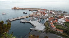 Imagem de Mau tempo: porto das Lajes das Flores parcialmente reaberto