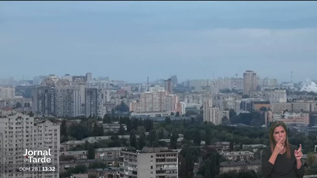 Cidades ucranias debaixo de 12 horas de bombardeamento