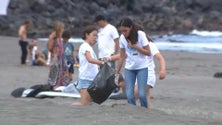 Programa Amar o Mar promove limpeza da Praia do Monte Verde