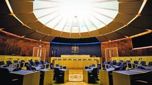 Imagem de Covid-19: Parlamento Regional cancela plenários da próxima semana