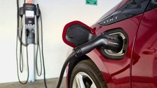 Imagem de Apoios para veículos elétricos entram em vigor em março (Som)