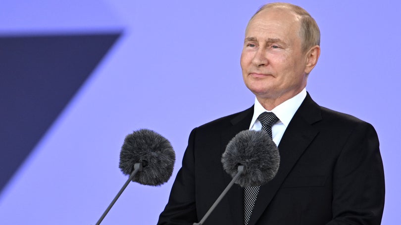 Imagem de Putin diz que tropas russas libertam «passo a passo» o Donbass