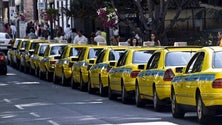 Imagem de Taxistas continuam a atravessar dificuldades devido à falta de clientes (Áudio)