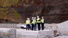 Imagem de Vasco Cordeiro critica andamento das obras no centro de saúde das Velas (Vídeo)