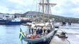 Porto do Caniçal com navio-escola e a visita rápida do «Come Together»