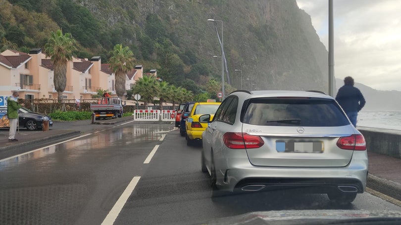 Trânsito congestionado em São Vicente