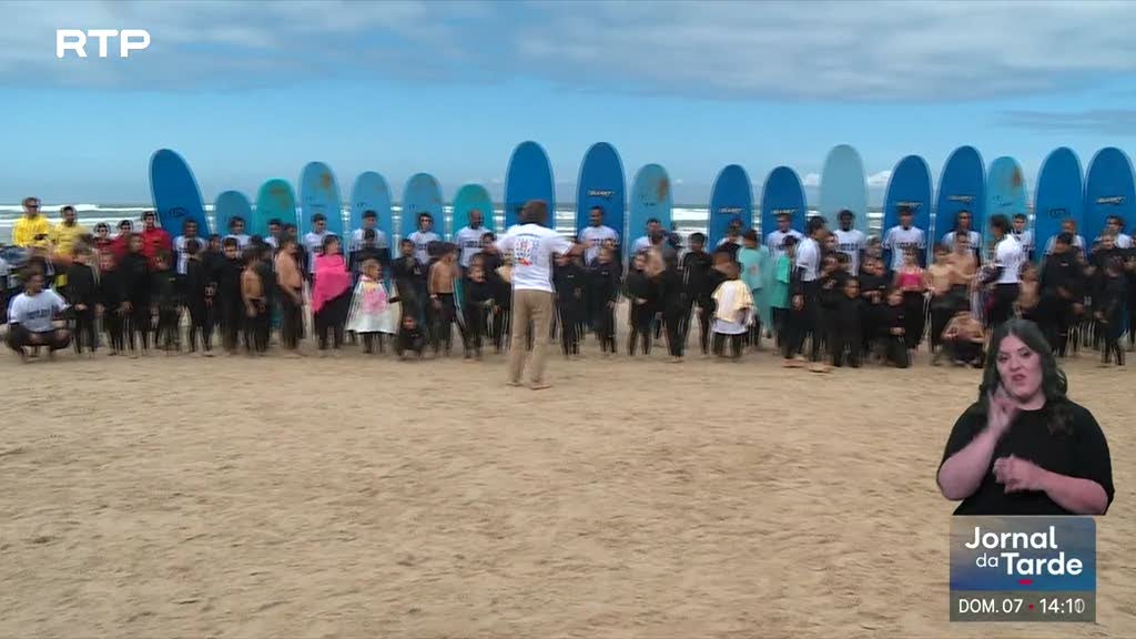 Batismo de Surf juntou crianças de várias nacionalidades