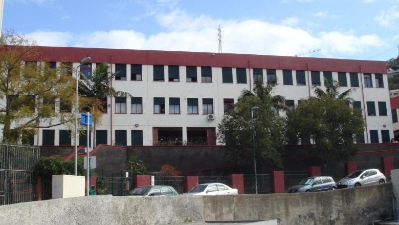 17 alunos da Escola da Torre, Câmara de Lobos, em isolamento