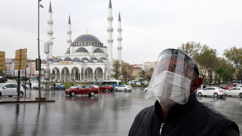 Imagem de Covid-19: Turquia impõe novo recolher obrigatório este fim de semana