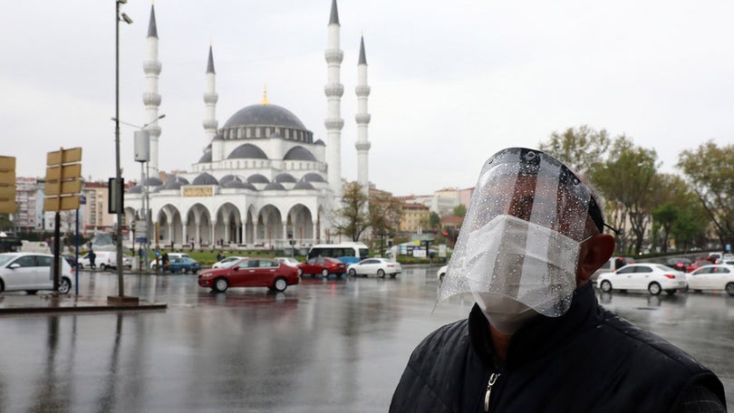 Covid-19: Turquia impõe novo recolher obrigatório este fim de semana