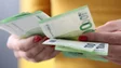 Imagem de Trabalhadores que ganhavam entre salário mínimo e até 999,99 euros eram 66,9% em 2021