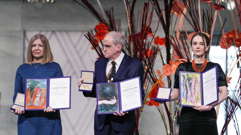 Imagem de Russo recebe Nobel da Paz e condena a guerra insensata e criminosa de Putin