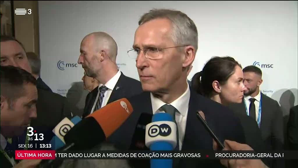 Stoltenberg aguarda respostas russas sobre morte de Navalny