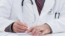 Imagem de Médicos alertam para «caos absoluto» nos centros de saúde