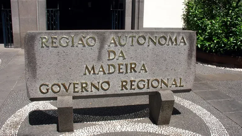 Madeira com saldo global consolidado deficitário