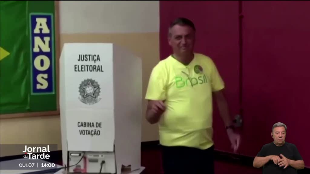 Lula acusa Bolsonaro. "Devia ser condenado como traidor da pátria"
