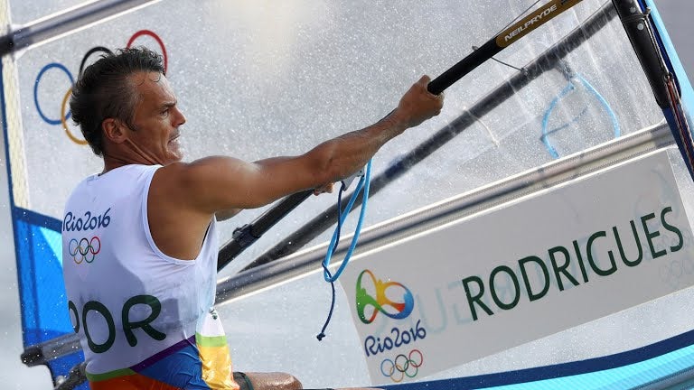 Imagem de João Rodrigues à procura da “Medal Race”