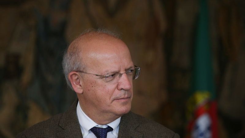Imagem de Funcionários consulares vão pagar menos IRS