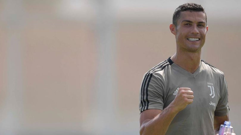 Um novo país para Cristiano Ronaldo, o velho hábito de bater recordes