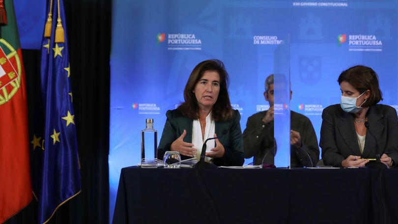 Imagem de Governo impõe trabalho permanente a contratos com o Estado superiores a 12 meses