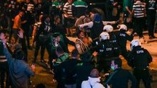 Imagem de Adeptos em confronto com a polícia em Alvalade