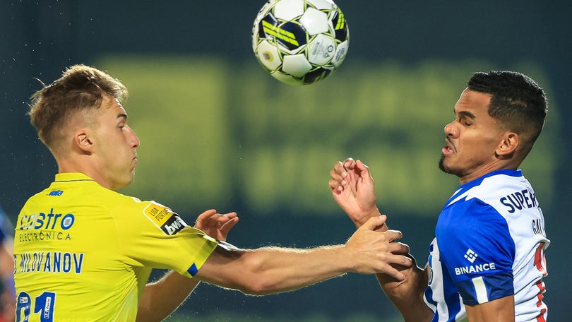 Imagem de Porto vence em Arouca e mantém a pressão