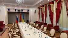 Imagem de Negociadores russos e ucranianos reunidos