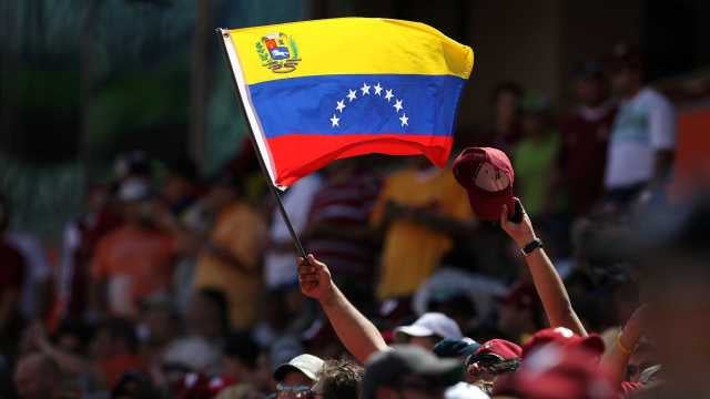 Magistrados venezuelanos designados pelo parlamento instalaram “tribunal no exílio”