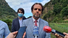 Imagem de Covid-19: Albuquerque pede à população que não faça viagens desnecessárias ao continente