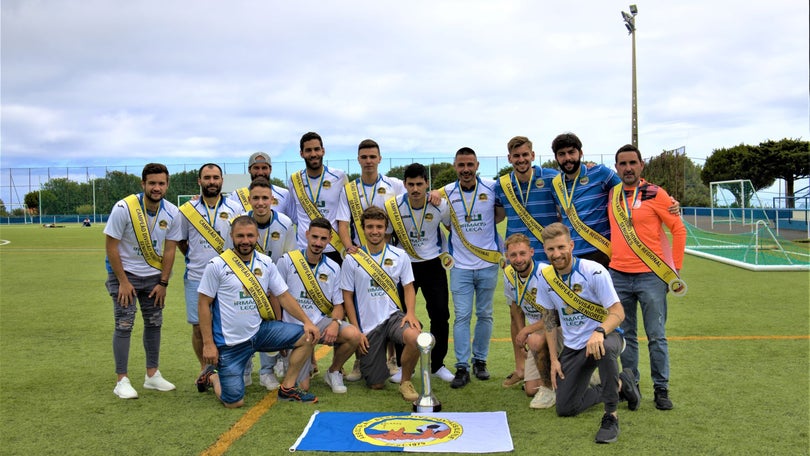 Imagem de Pontassolense recebeu faixas e taça de campeão