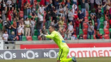 Imagem de Charles eleito melhor guarda-redes do mês de abril