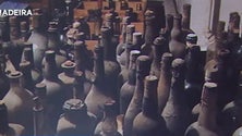 Imagem de Vinho Madeira com mais de 200 anos descoberto atrás de uma parede