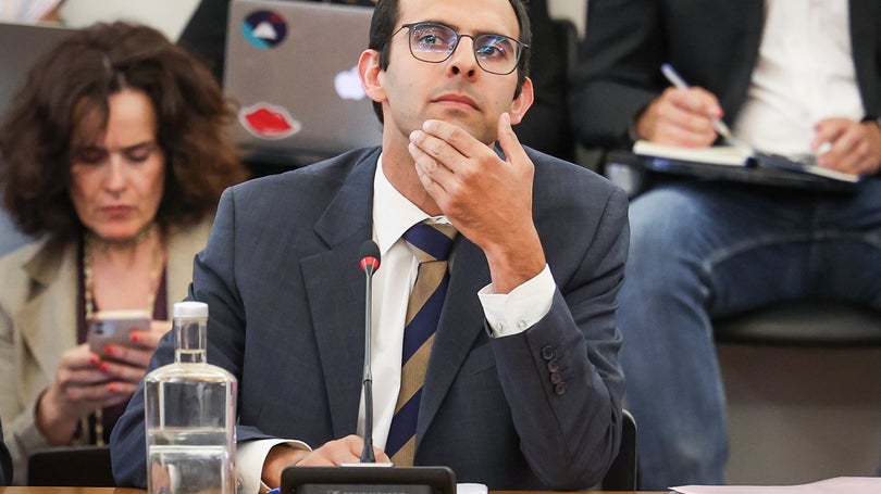 Imagem de «Não roubei, furtei ou fugi com o computador» nem «agredi ninguém»