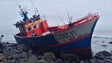 Embarcação encalha em zona de difícil acesso no norte da Madeira