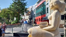 Professores da Madeira homenageados com uma estátua situada junto ao Sindicato (vídeo)