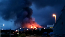 Imagem de Incêndio sem controlo num armazém do Pingo Doce (vídeo)