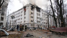 Imagem de Russos matam onze civis, incluíndo uma criança, em novos ataques à região de Kharkiv