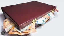 Imagem de Vai viajar com dinheiro? O que deve declarar?