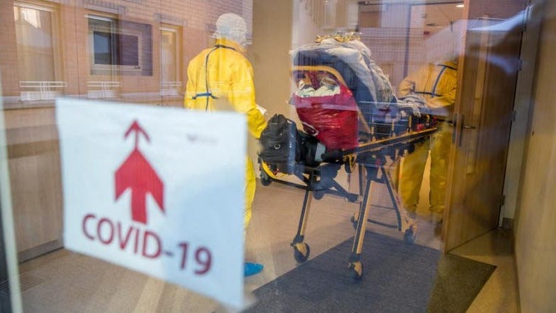 Imagem de Portugal com uma morte e 330 casos