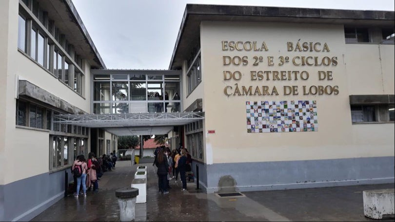 Confirmado um caso de Covid-19 na Escola 2/3 do Estreito