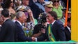 Imagem de Marcelo no centro da tribuna ao lado de Bolsonaro no desfile do 7 de Setembro