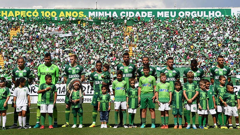 A Alegria está de volta – “Vamos, vamos Chape” —
Lélia Pereira Nunes