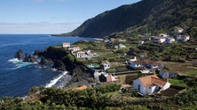 Imagem de Derrocada deixa cidadãos isolados nos Açores