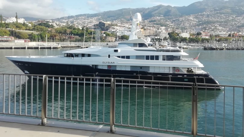 Imagem de Iate de luxo faz escala na Madeira