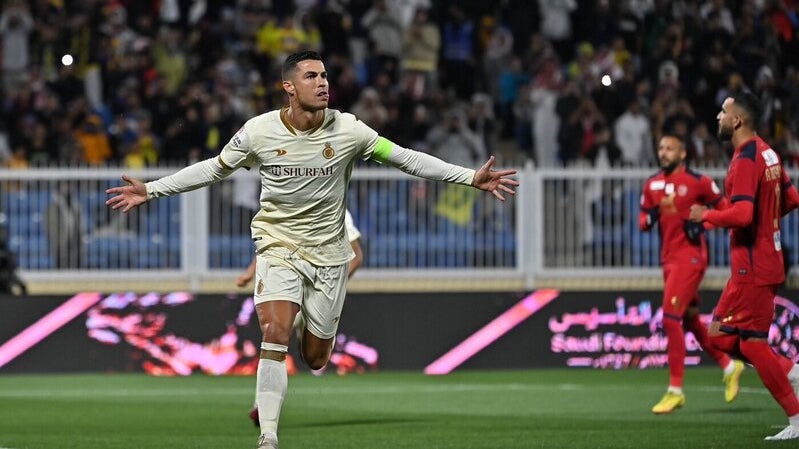 Imagem de Cristiano Ronaldo faz hat-trick e dá liderança ao Al Nassr
